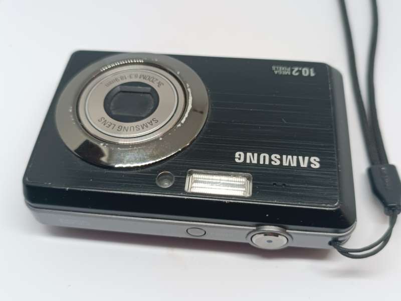 Samsung ES55 - 10.2MP - 3x Zoom - Digital Camera