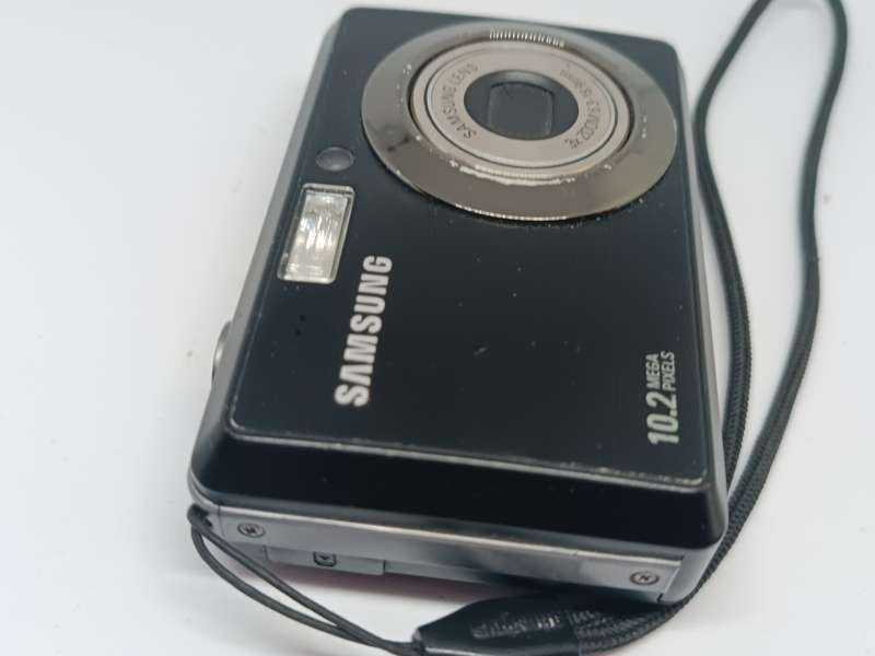 Samsung ES55 - 10.2MP - 3x Zoom - Digital Camera