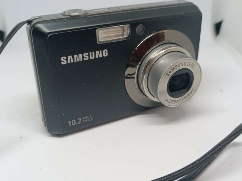 Samsung ES55 - 10.2MP - 3x Zoom - Digital Camera