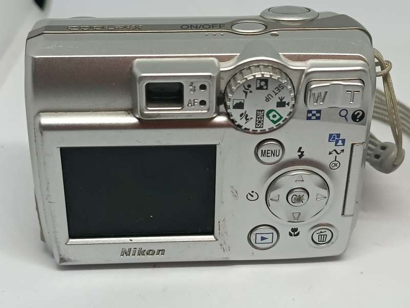 Nikon Coolpix 5600 - 5.1MP - 3x Zoom - Digital Camera