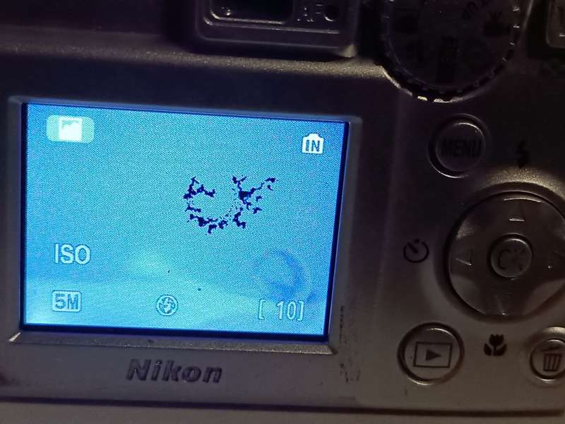 Nikon Coolpix 5600 - 5.1MP - 3x Zoom - Digital Camera