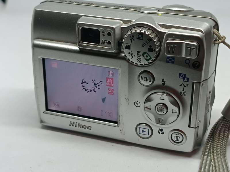 Nikon Coolpix 5600 - 5.1MP - 3x Zoom - Digital Camera