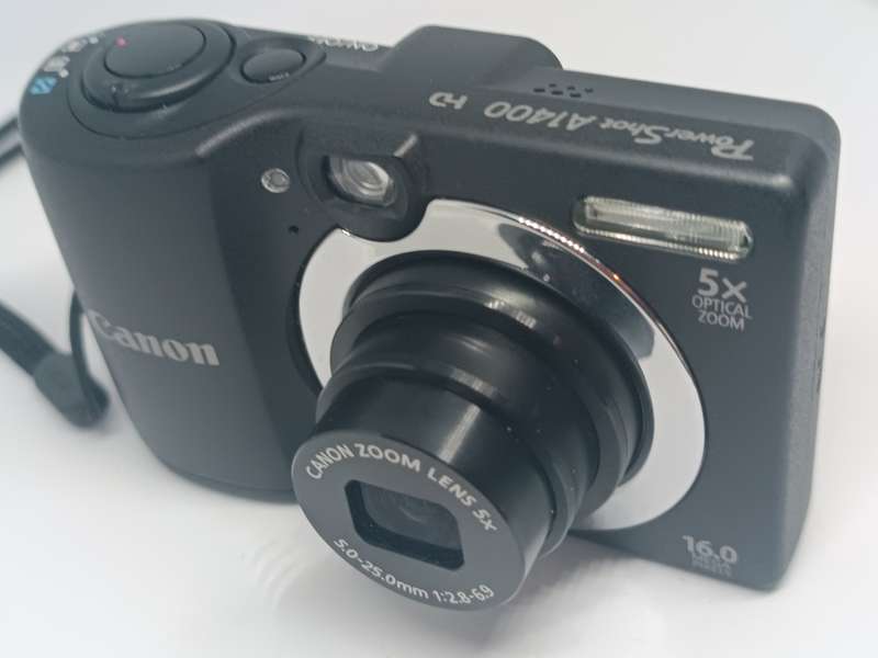 Canon Powershot A1400 - 16MP - 5x Zoom - Digital Camera