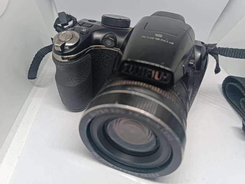 Fujifilm Finepix S4300 - 14MP - 26x Zoom - Digital Camera
