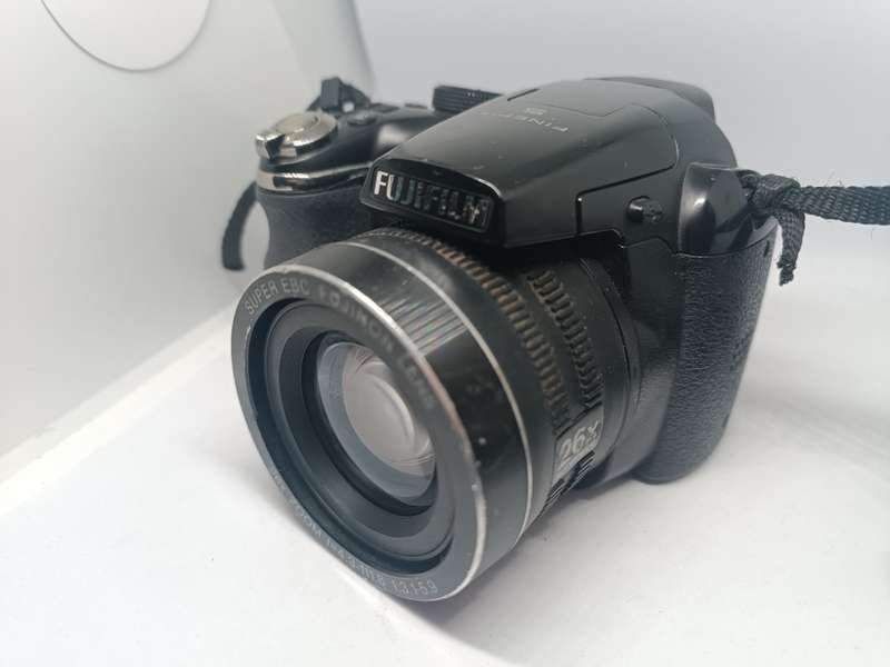 Fujifilm Finepix S4300 - 14MP - 26x Zoom - Digital Camera