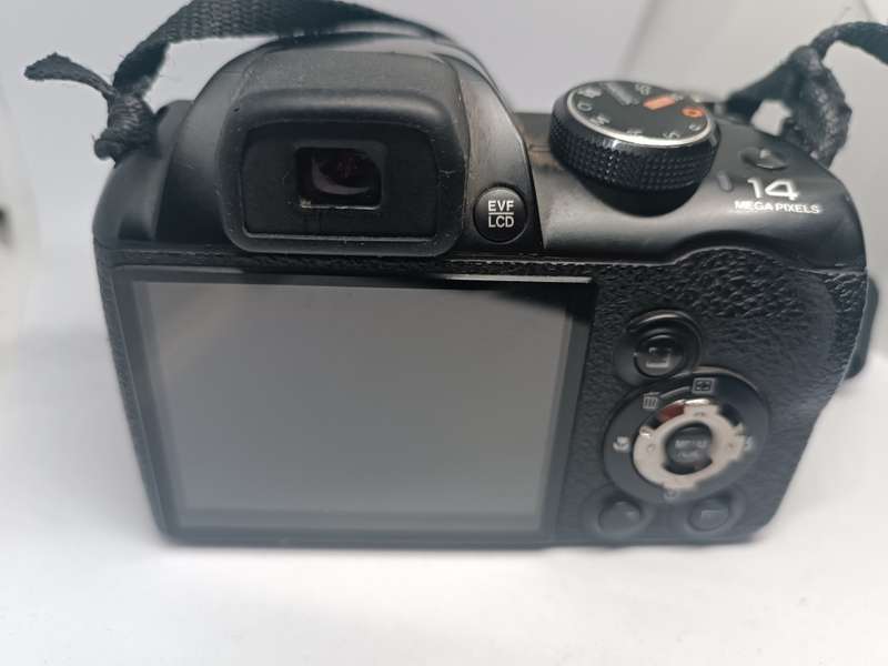 Fujifilm Finepix S4300 - 14MP - 26x Zoom - Digital Camera