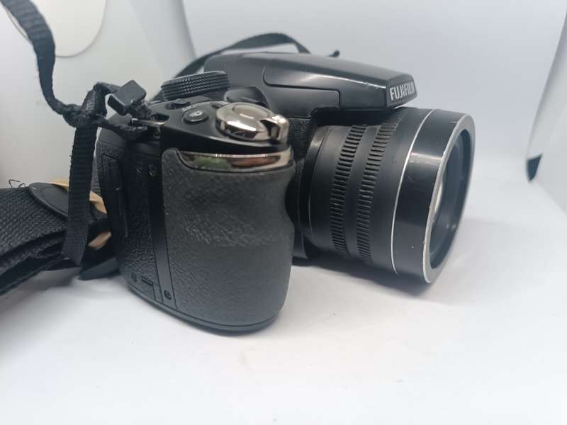 Fujifilm Finepix S4300 - 14MP - 26x Zoom - Digital Camera