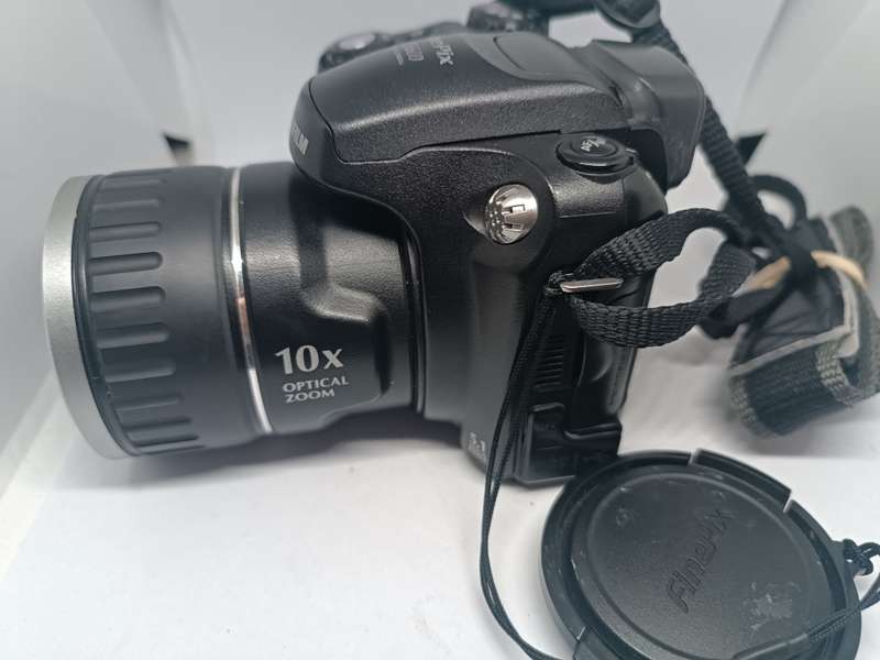 Fujifilm Finepix S5600 - 5.1MP - 10x Zoom - Digital Camera