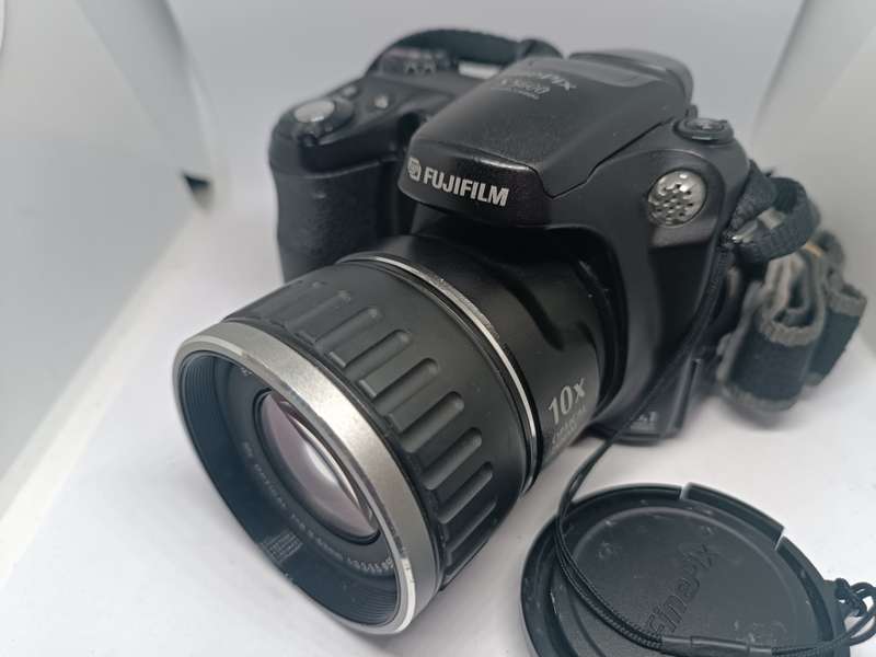 Fujifilm Finepix S5600 - 5.1MP - 10x Zoom - Digital Camera
