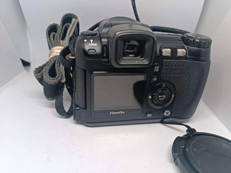 Fujifilm Finepix S5600 - 5.1MP - 10x Zoom - Digital Camera