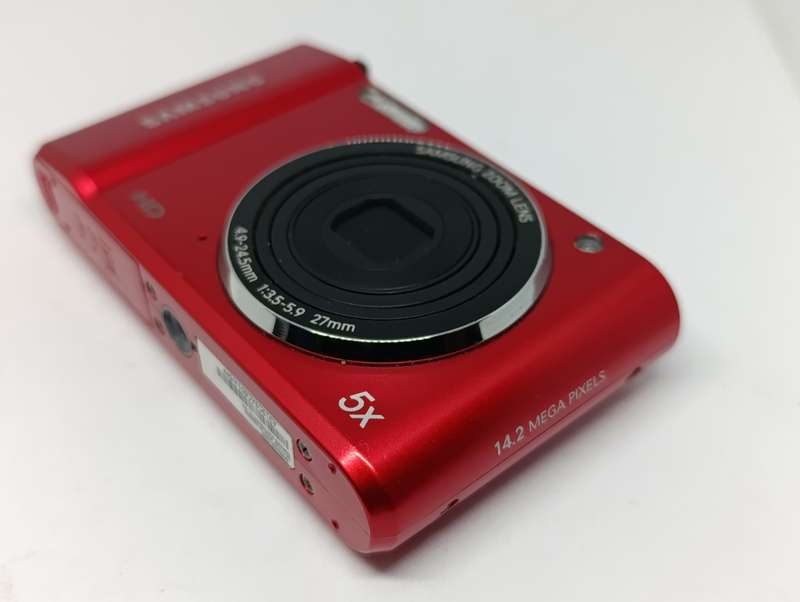 Samsung ES90 - 14.2MP - 5x Zoom - Digital Camera