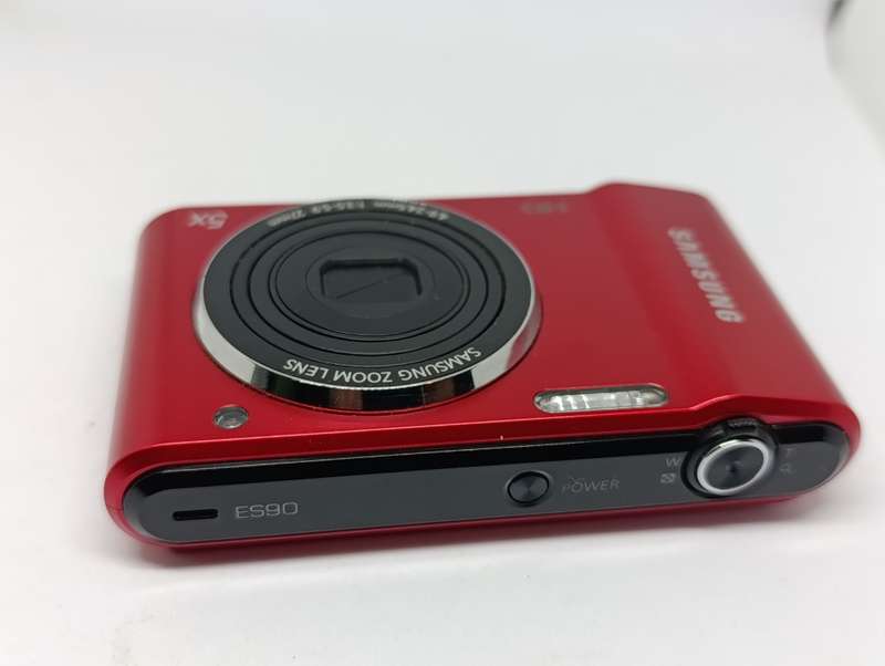 Samsung ES90 - 14.2MP - 5x Zoom - Digital Camera