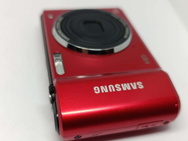 Samsung ES90 - 14.2MP - 5x Zoom - Digital Camera