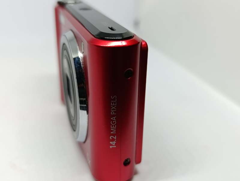 Samsung ES90 - 14.2MP - 5x Zoom - Digital Camera