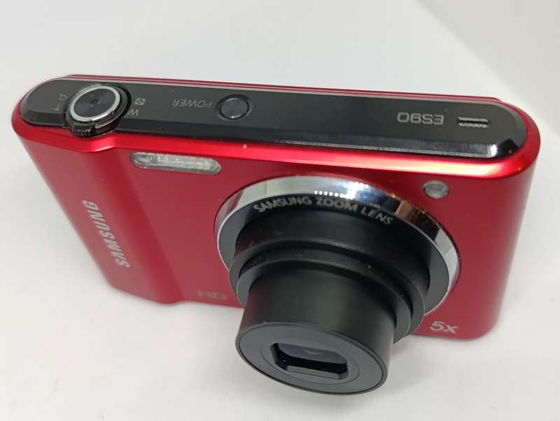 Samsung ES90 - 14.2MP - 5x Zoom - Digital Camera