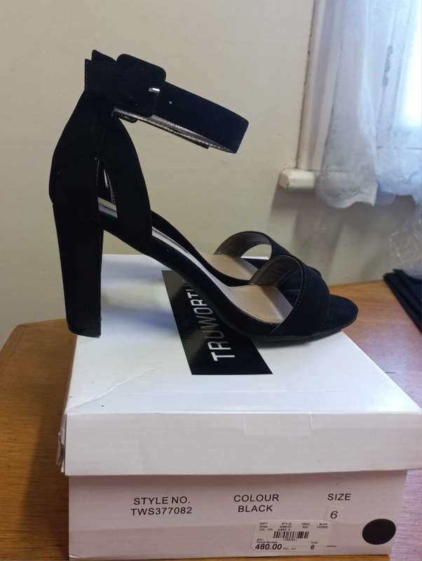 Ladies shoes