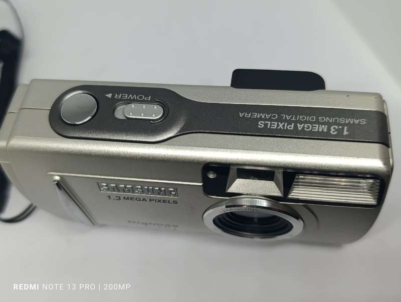 Samsung Digimax 101 - 1.3MP - Digital Camera
