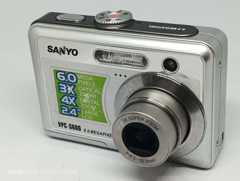 Sanyo VPC - S600EX - 6MP - 4x Zoom - Digital Camera
