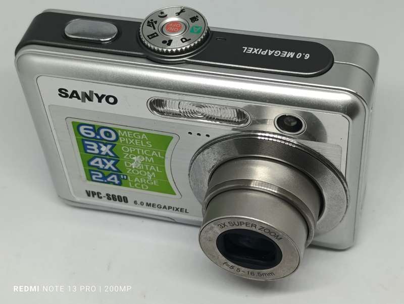Sanyo VPC - S600EX - 6MP - 4x Zoom - Digital Camera