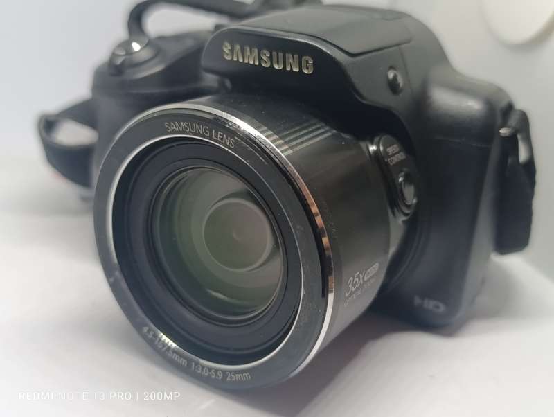 Samsung WB1100F - 35x Zoom - 16MP - Smart Camera (wifi)