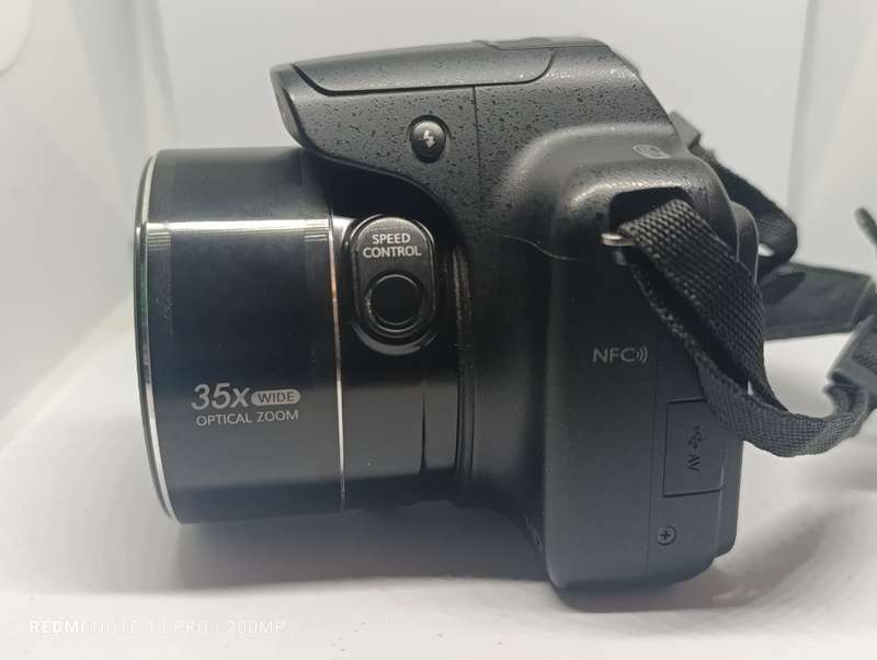 Samsung WB1100F - 35x Zoom - 16MP - Smart Camera (wifi)