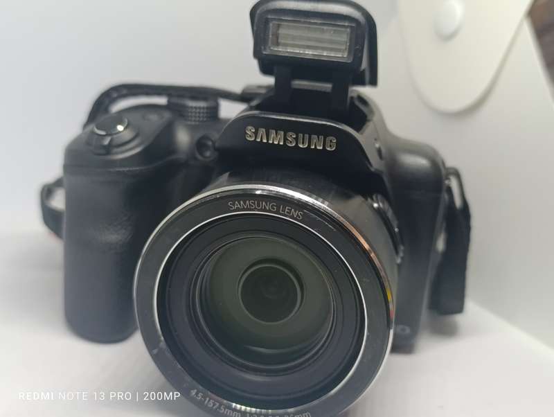 Samsung WB1100F - 35x Zoom - 16MP - Smart Camera (wifi)