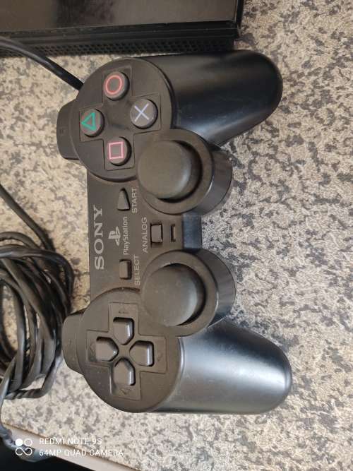 PS2 CONSOLE + 2 CONTROLLERS + 5 GAMES