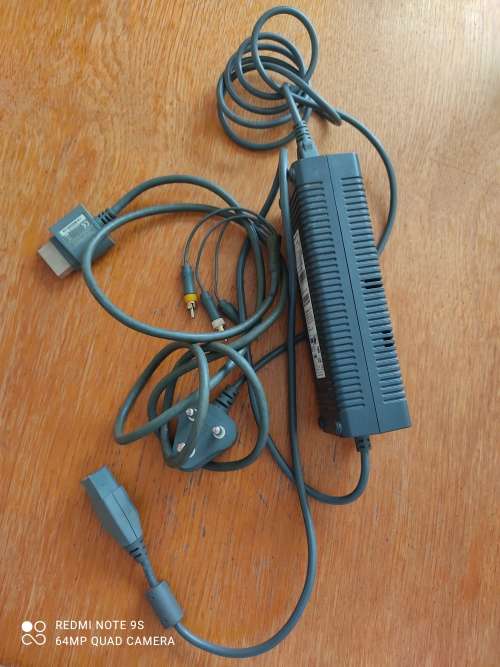 XBOX 360 CONSOLE + GAME