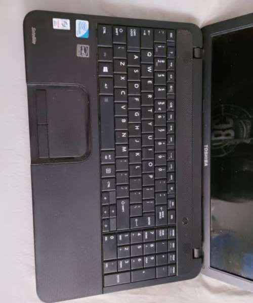 Toshiba C850 Laptop