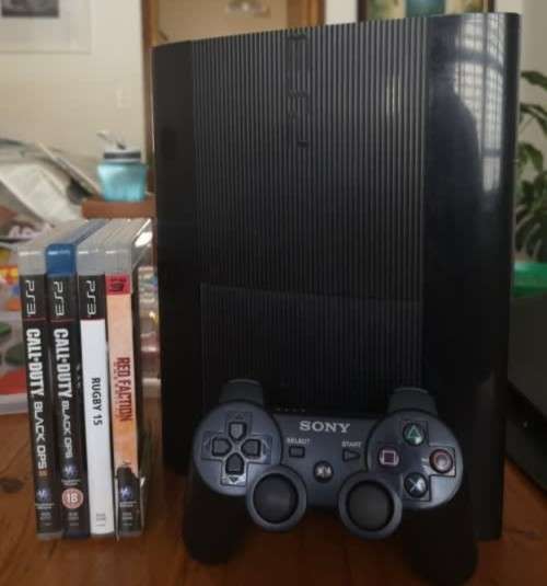 PLAYSTATION 3 CONSOLE + 4 GAMES!!