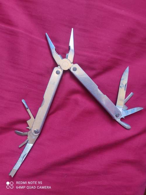 Multi tool in 1