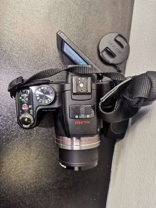 Panasonic Lumix (DMC-FZ100)