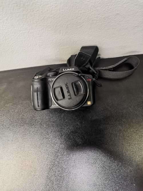 Panasonic Lumix (DMC-FZ100)