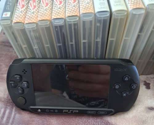 Sony Playstation Portable + 12 Games