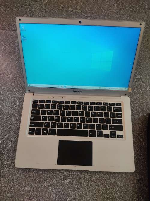 Mecer Z140C - Laptop + Bag