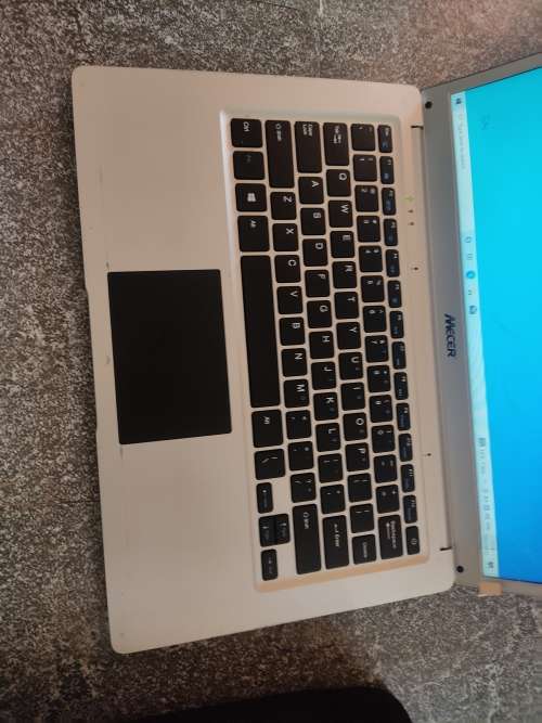 Mecer Z140C - Laptop + Bag