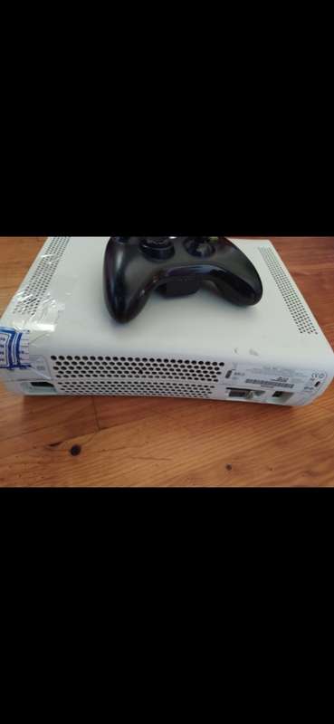 XBOX 360 CONSOLE