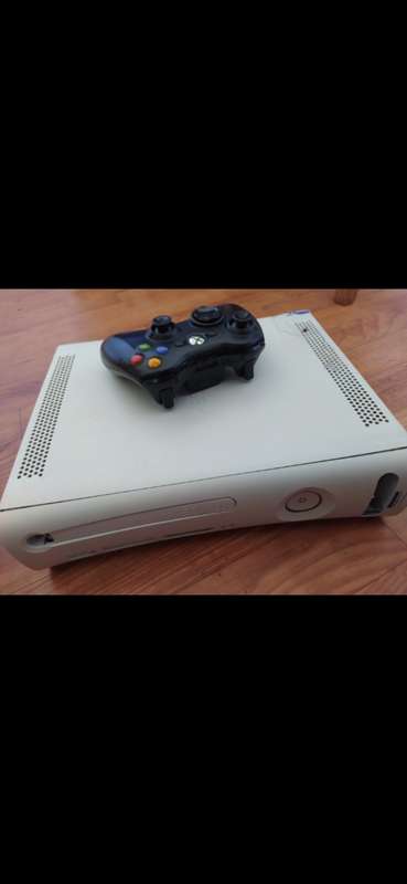 XBOX 360 CONSOLE