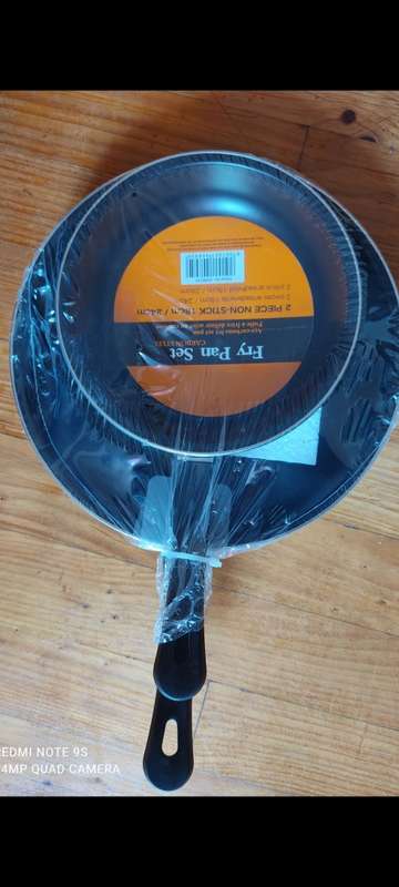 Non Stick Pans + Free Steak Knifes!!!