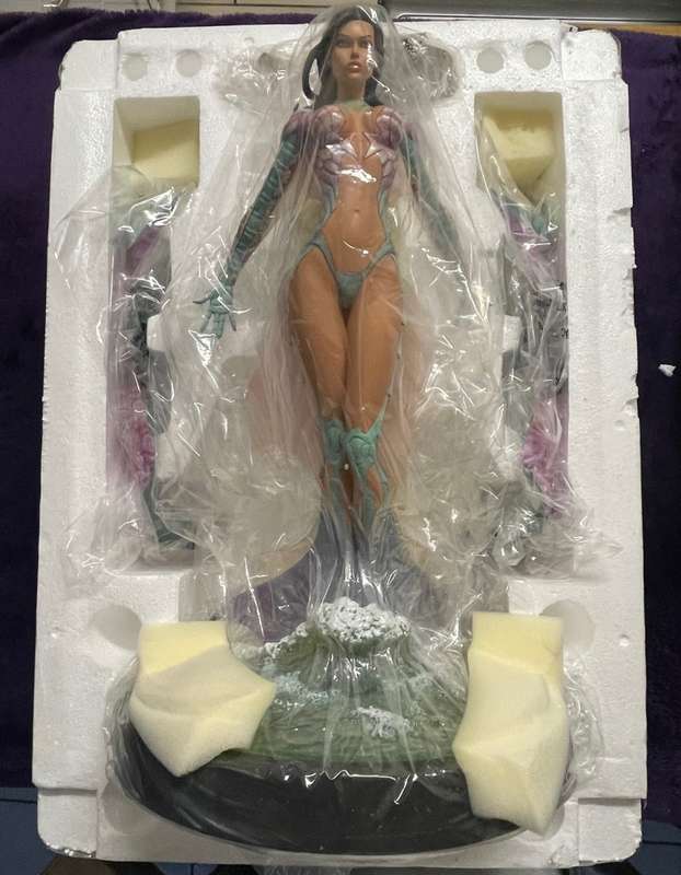 Michael Turner`s Fathom Aspen Collectable Statue - 370/900 Limited