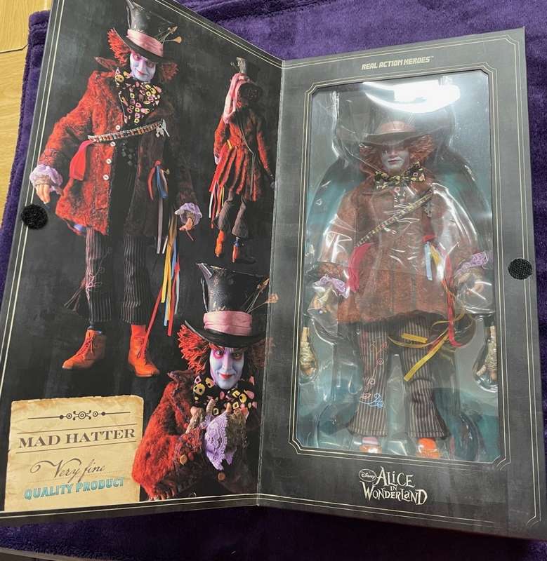 Alice in Wonderland: Mad Hatter Real Action Heroes Figure