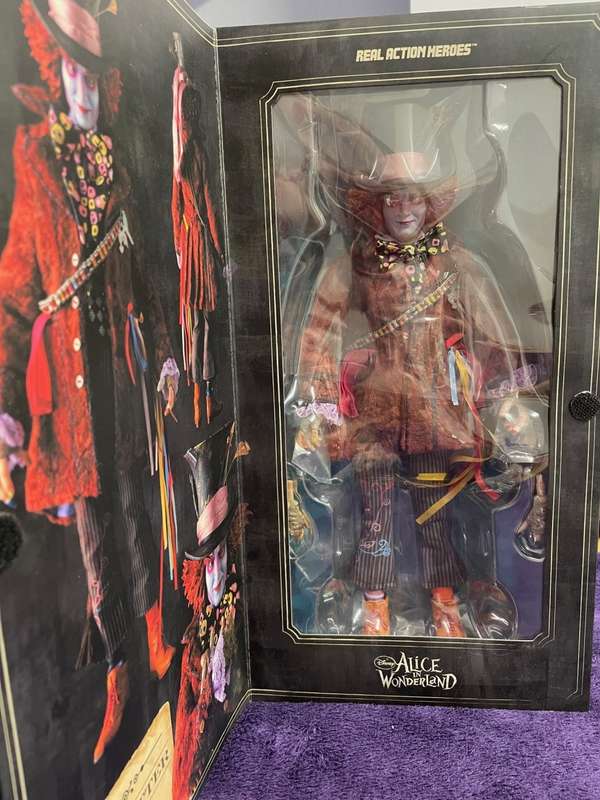 Alice in Wonderland: Mad Hatter Real Action Heroes Figure