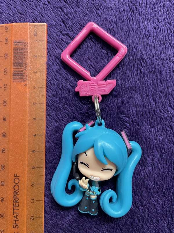 Hatsune Miku Hangers Keychain Figure - - Peace Sign