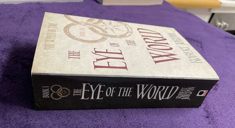 The Eye of the World (The Wheel of Time) Book 1 (Softcover) - Robert Jordan