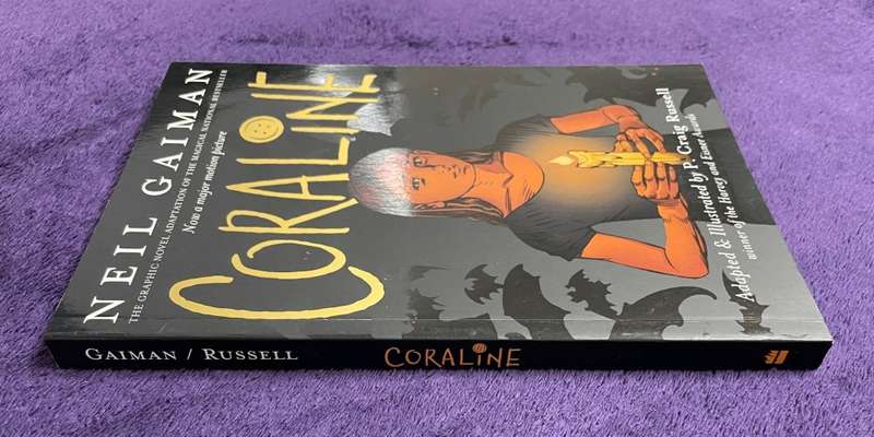 Coraline: The Graphic Novel (Softcover) - Neil Gaiman