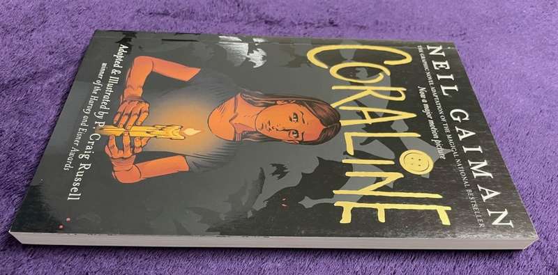 Coraline: The Graphic Novel (Softcover) - Neil Gaiman