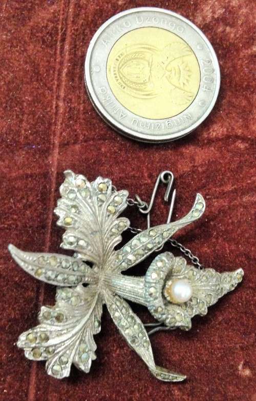 BROOCH- Vintage MARCASITE  FAUX  PEARL  SAFETY chain PIN