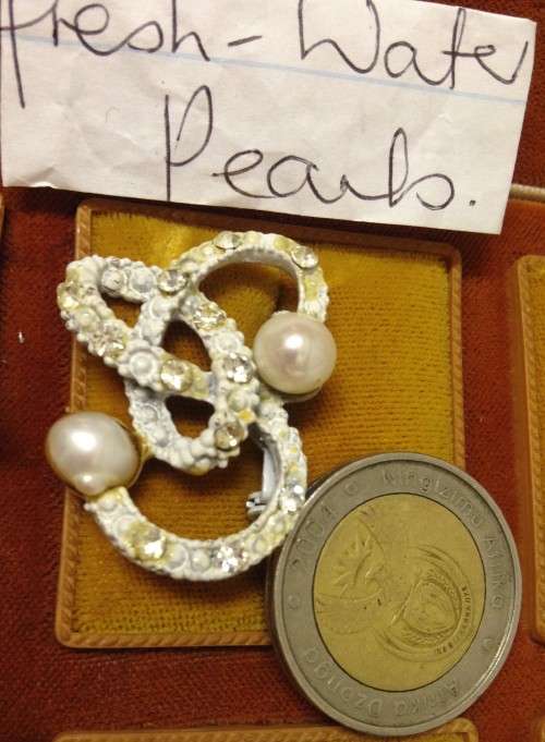 Brooch+Earrings *FRESH WATER PEARLS small crystals Cross over design -Silver Tone metal