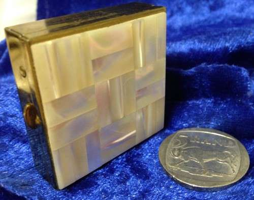 Vintge MOTHER OF  PEARL TOP - MINI Squar Pilll Snuff trinket BOX  GOLD TONE METAL*1950's rust