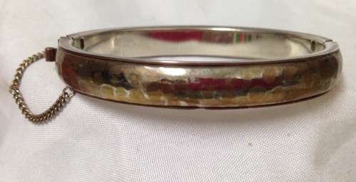 BANGLET BEATEN PATTERN HINGED CLAMPER  BANGLET-SAFETY CHAIN -NICKEL COPPER
